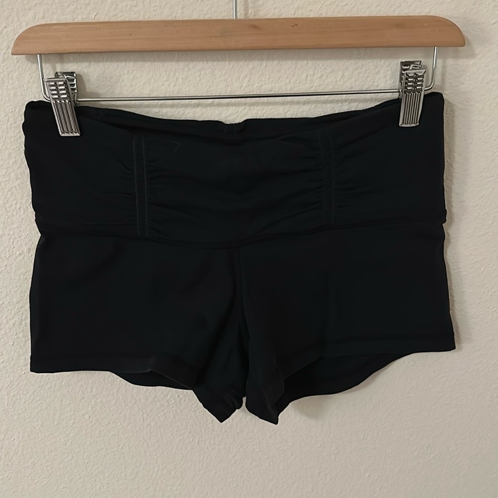 Lululemon short booty bike shorts